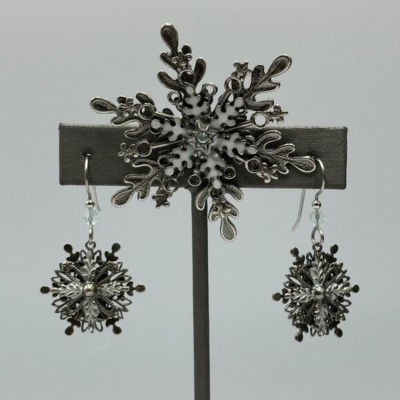 Snowflake Brooch Earring Set Silver Tone Winter Holiday Christmas Theme Jewelry - Picture 2 of 11